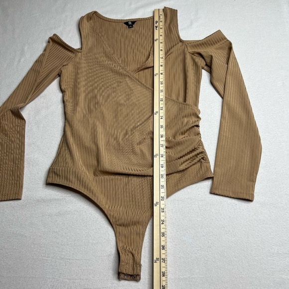 GUESS One Piece Open Shoulder Light Brown Body Suit Size‎ M super cute - Picture 6 of 10